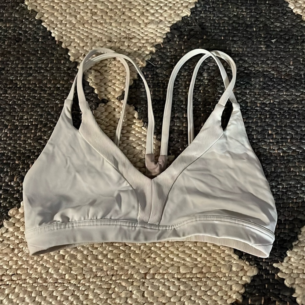 VEUC lululemon 4 white bra
